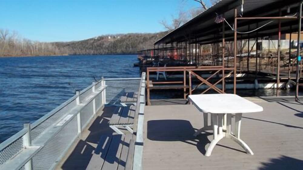 Taneycomo Lakefront Resort - photo 17