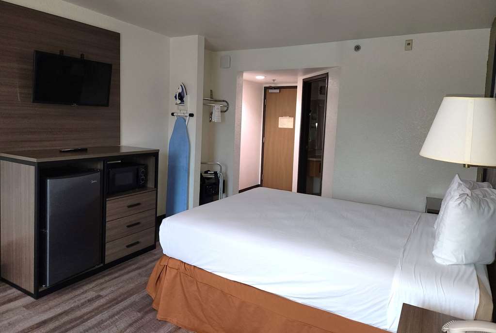 Super 8 by Wyndham Austin North University Area - photo 15