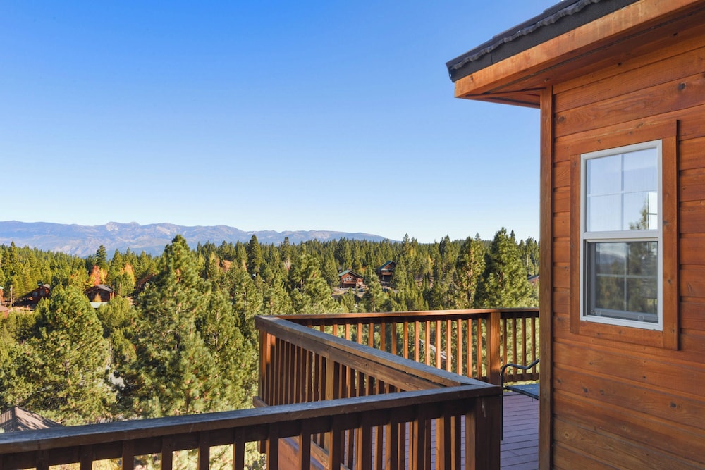 Hilltop Hideaway w Game Room & Forest Views - photo 31
