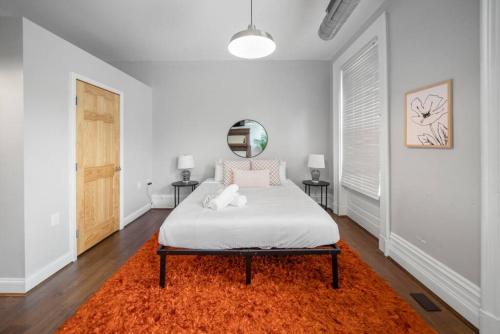 City Escape 2BR Steps to TQL near OTR and Downtown — 4-Star Luxury Hotel in Cincinnati, United States