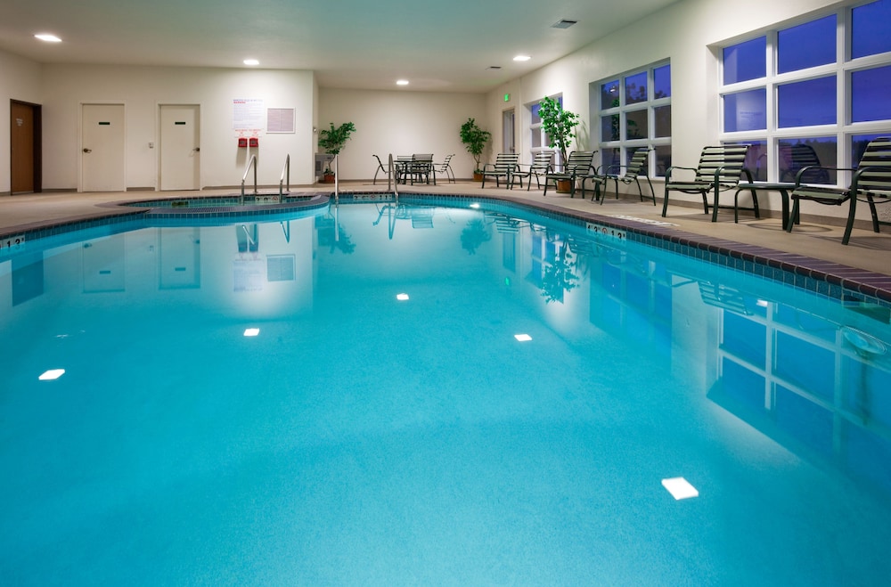 Holiday Inn Express and Suites Stevens Point by IHG - photo 19