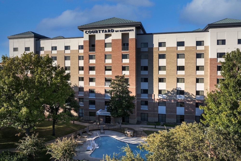 Courtyard by Marriott Dallas Addison Quorum Drive — Addison — photo 2