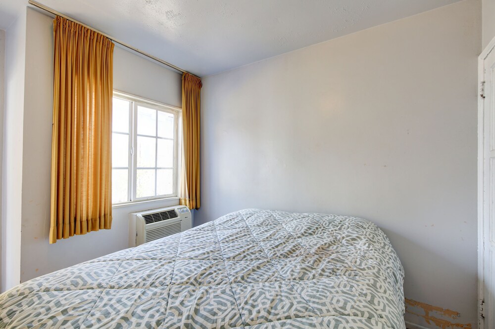 Pavilions Motel - photo 20