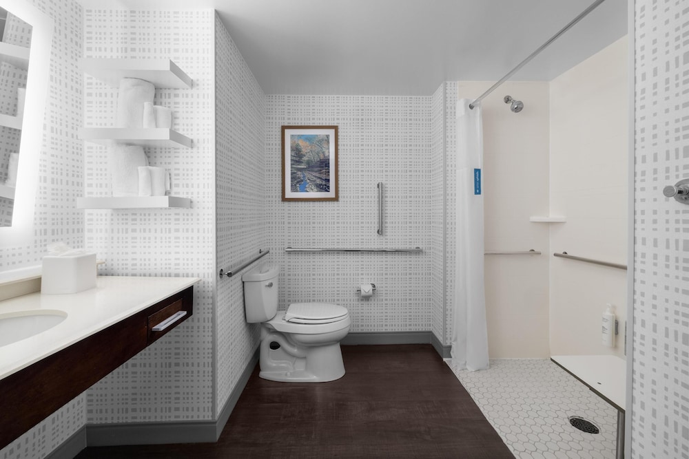 Hampton Inn Lexington Medical Center - photo 19
