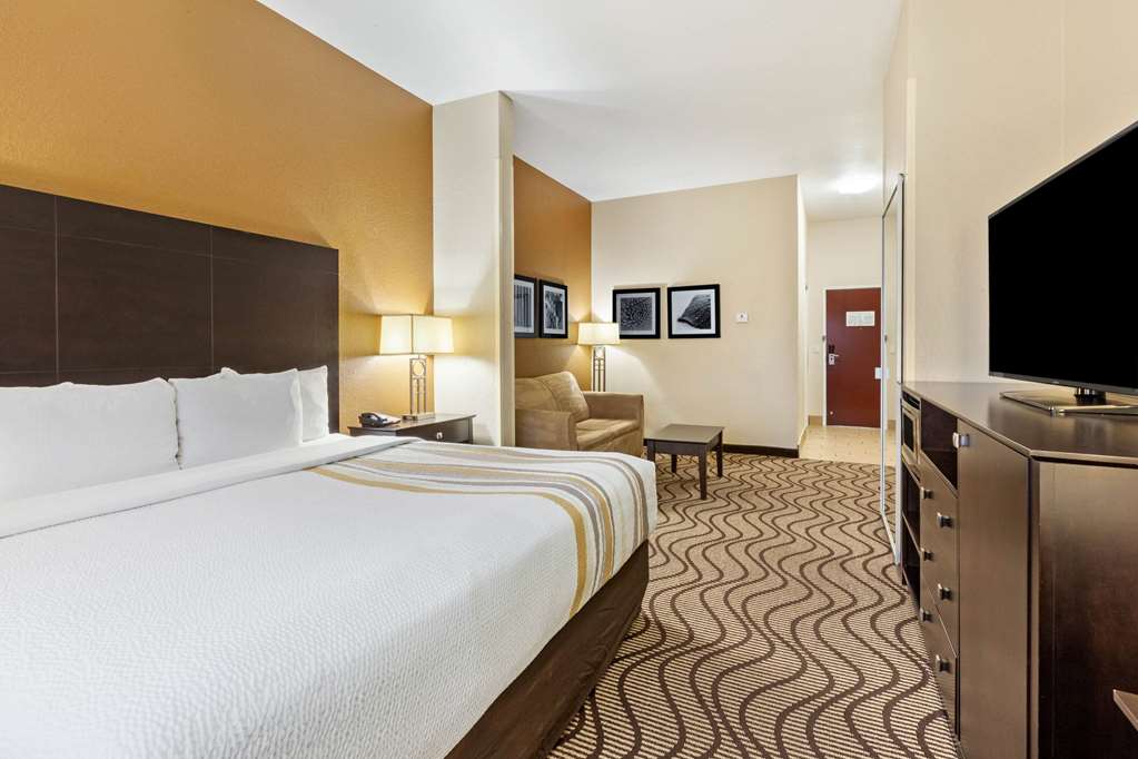 La Quinta Inn & Suites by Wyndham South Bend - photo 31