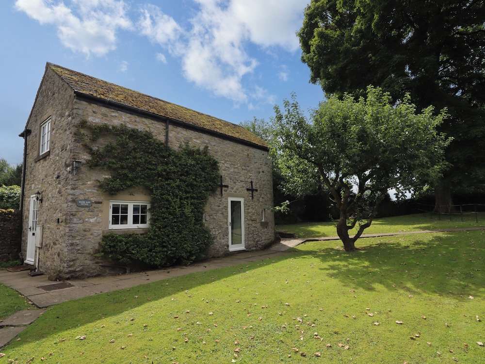 Manor Barn Cottage — 4-Star Luxury Hotel in Bakewell, United Kingdom
