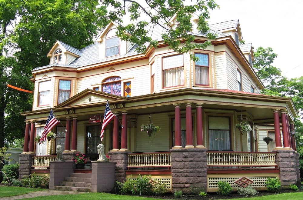 1897 Beekman House — 4-Star Luxury Hotel in Dundee, United States
