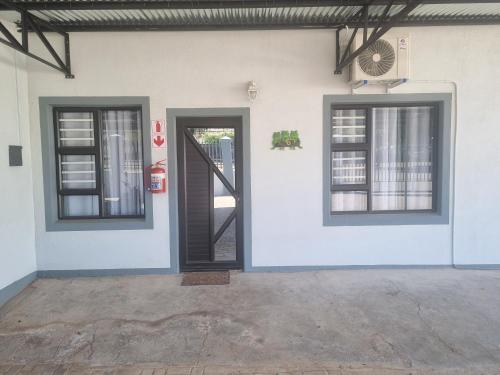 Pooltjie's Self catering Overnight — 4-Star Luxury Hotel in Keetmanshoop, Namibia