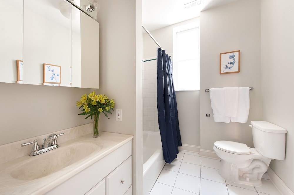 Sophisticated 4BR in Lincoln Park by Sonder - photo 2