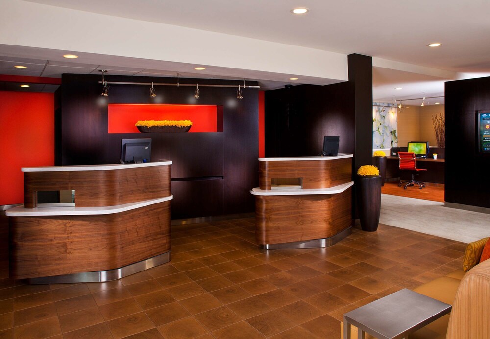 Courtyard Melbourne West - photo 2