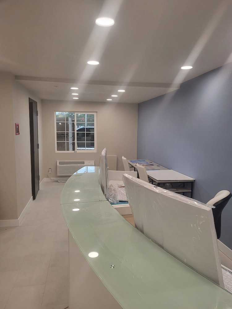 Americas Best Value Red Fox Inn And Suites - photo 4