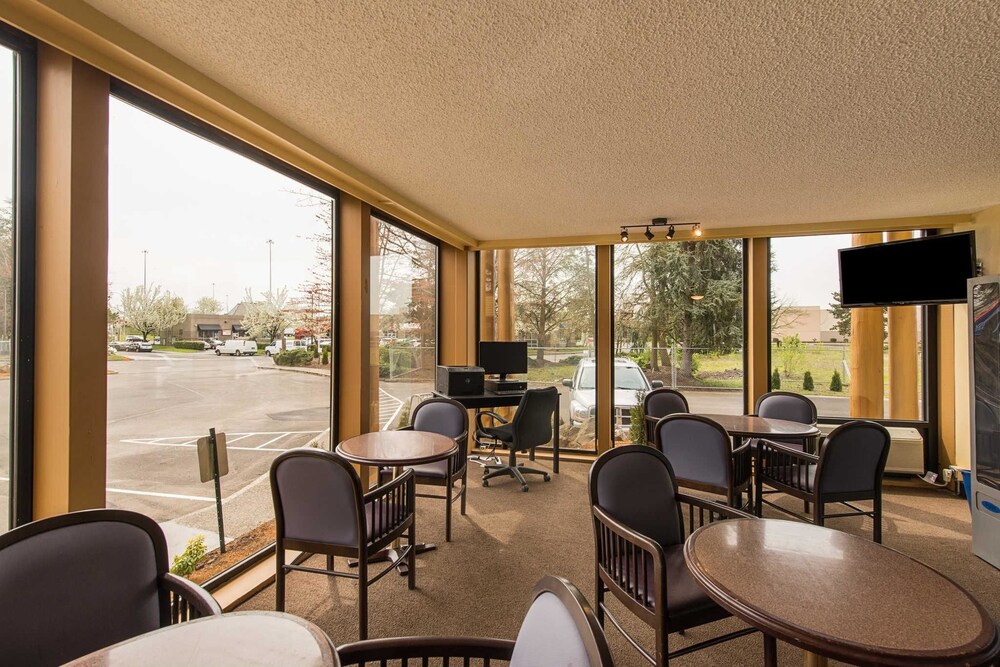 Rodeway Inn & Suites Portland Jantzen Beach - photo 37