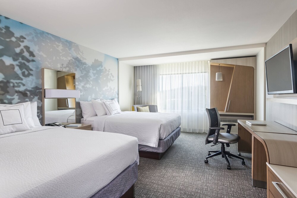 Courtyard by Marriott Petoskey at Victories Square - photo 2