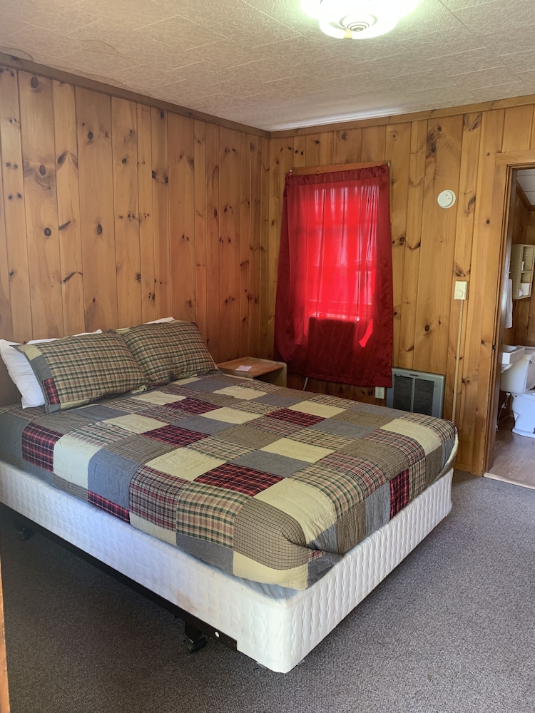 Whippoorwill Motel & Campsites - photo 3