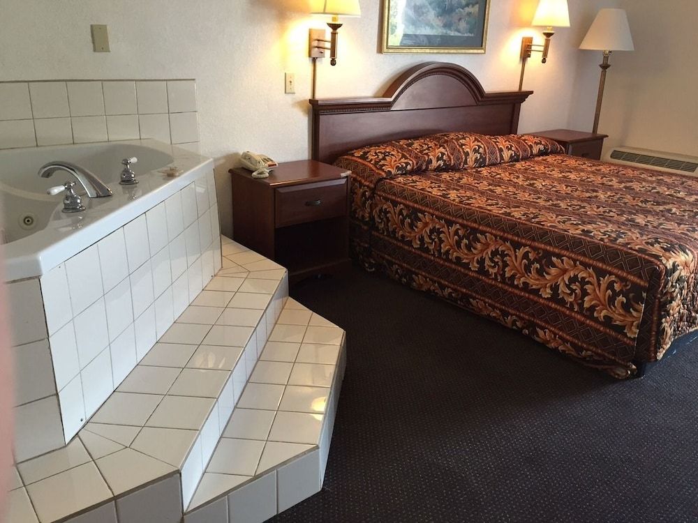 Ashburn Inn & RV Park - photo 3