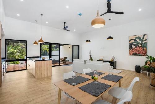 Tropical Kuranda Modern Retreat — hotel in Kuranda
