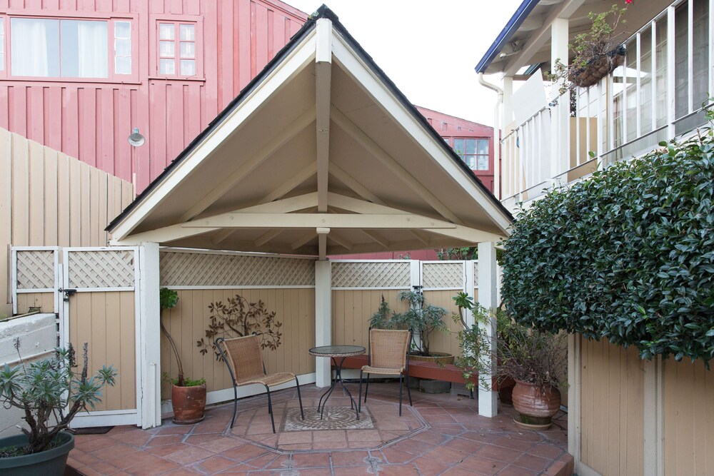 Inn By the Bay Monterey - photo 13