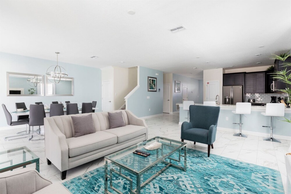 8BR 5BA Vacation Home In ChampionsGate — 4-Star Luxury Hotel in Davenport, United States