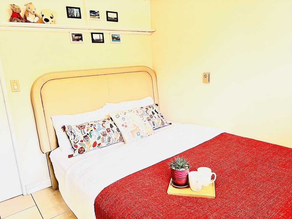 ART House Burnaby Two Bedrooms Suite — 4-Star Luxury Hotel in Burnaby, Canada
