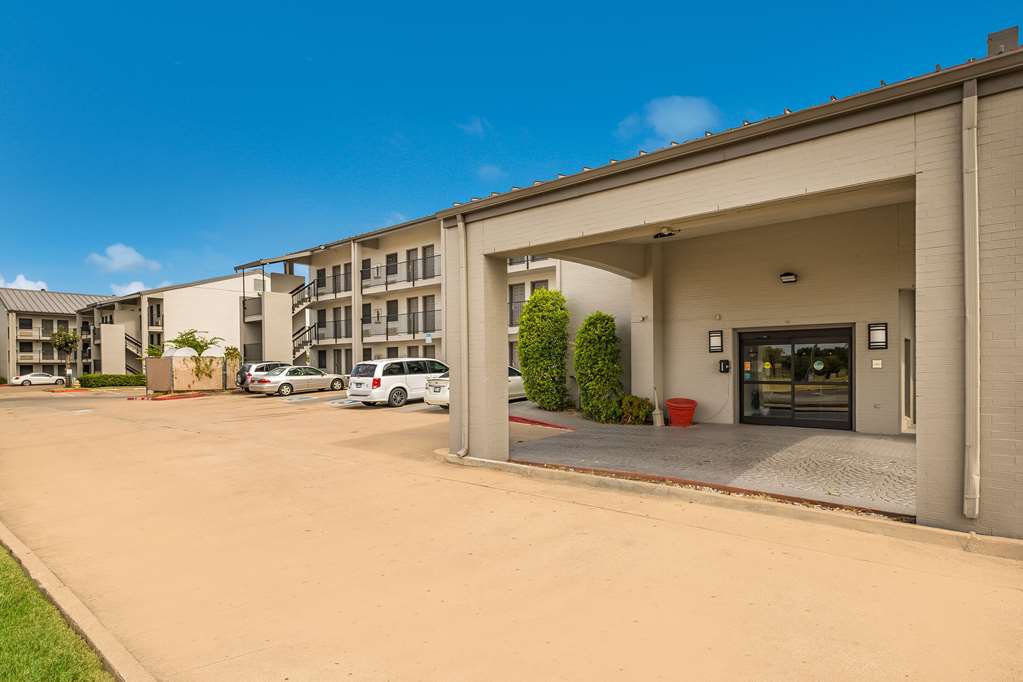 Quality Inn Tulsa Central - photo 3