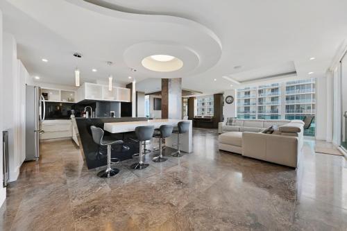 Luxury Penthouse On The Beach 3 3 Oceanfront Condo — 4-Star Luxury Hotel in Hollywood, United States
