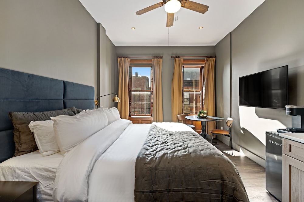 The Historic Blue Moon Hotel NYC - photo 10