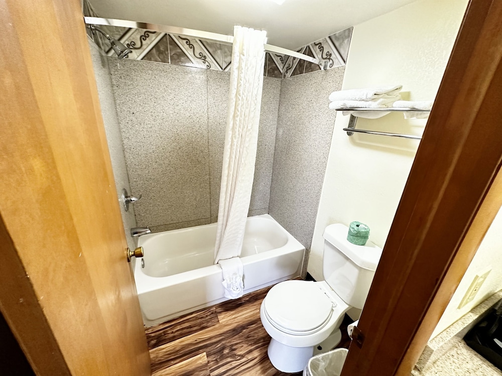 Regency Inn lola Kansas - photo 16