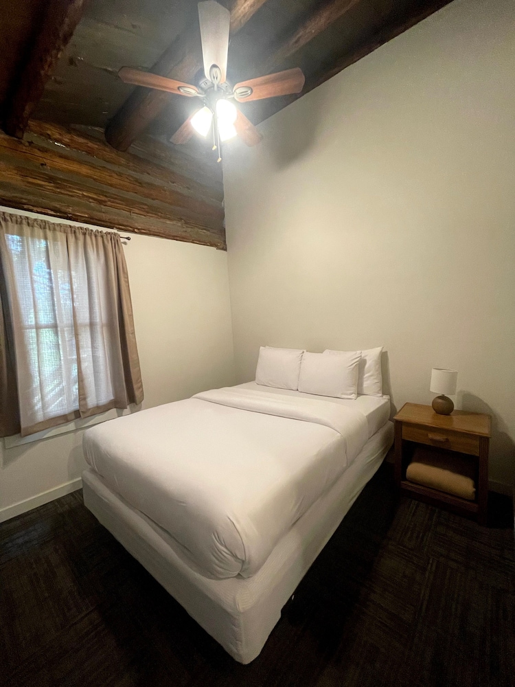 Hanging Horn Lakeside Resort - photo 27