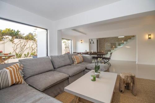 Sea Mountains and Sunsets Camps Bay Beach Villa
