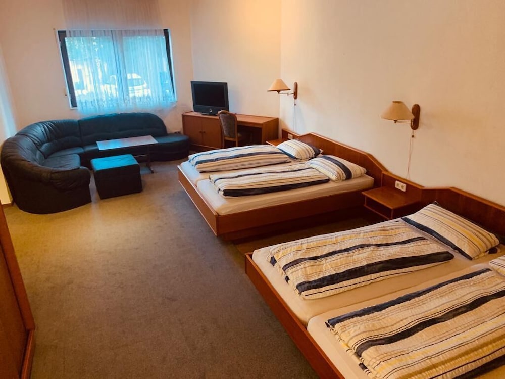 Hotel Pension Weller — hotel in Muehlheim Am Main