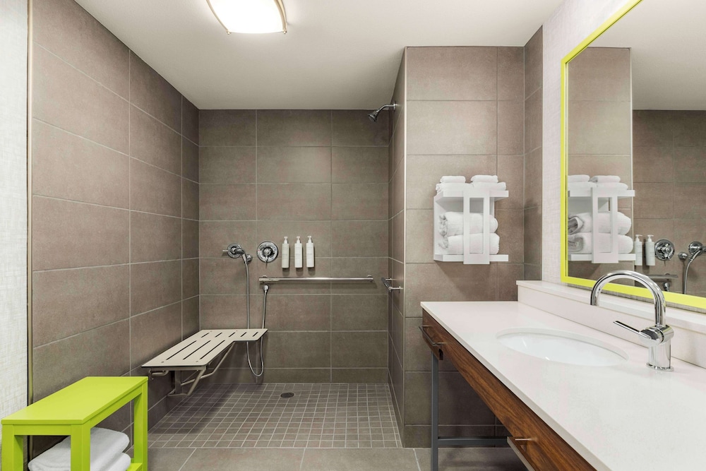 Hampton Inn & Suites Oroville - photo 17
