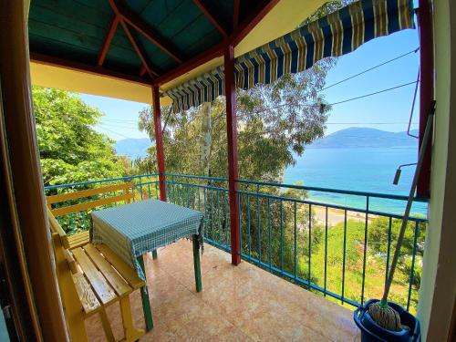 Ramo's Cozy Beachside Haven with Panoramic Views 4th - last minute hotel in Vlore