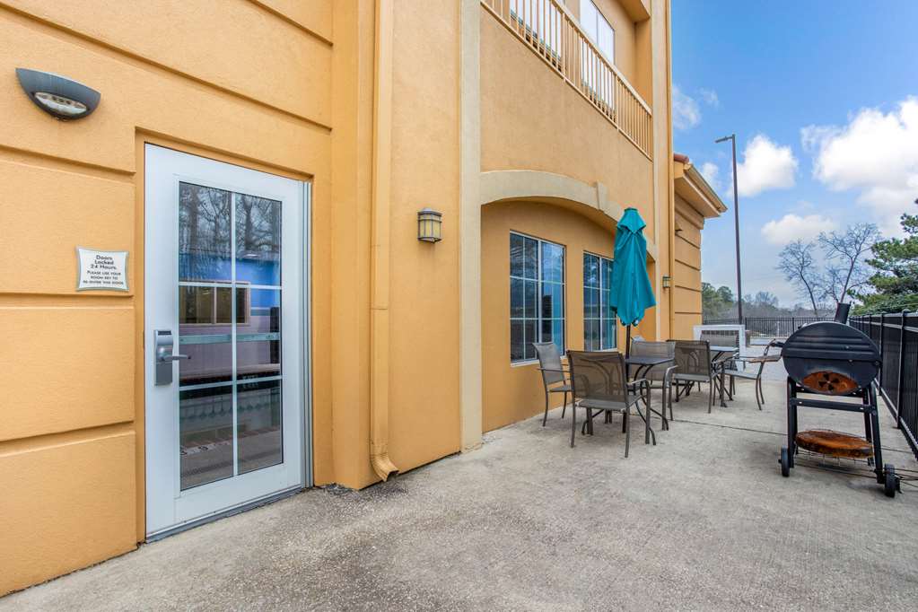 La Quinta Inn & Suites by Wyndham Fultondale Birmingham N - photo 26