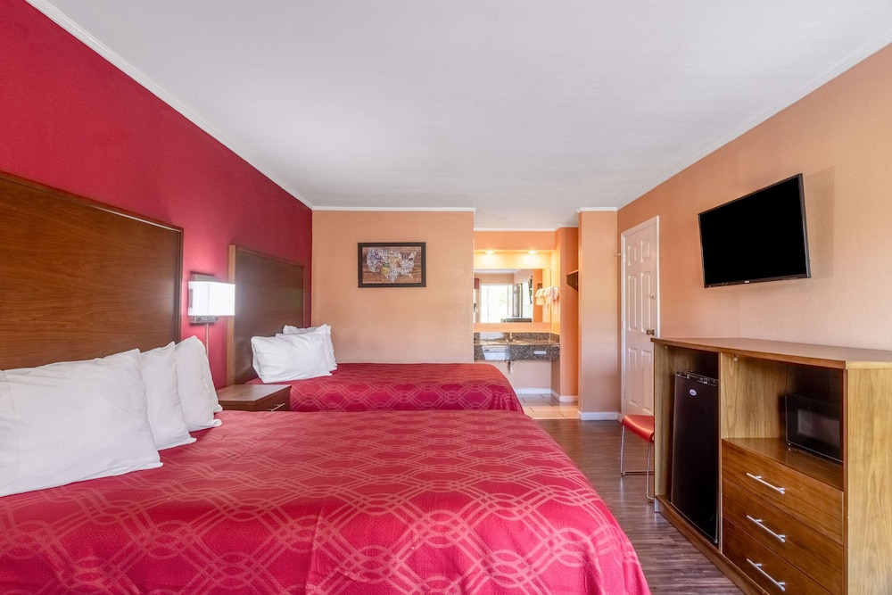 Econo Lodge Cornersville I 65 - photo 12