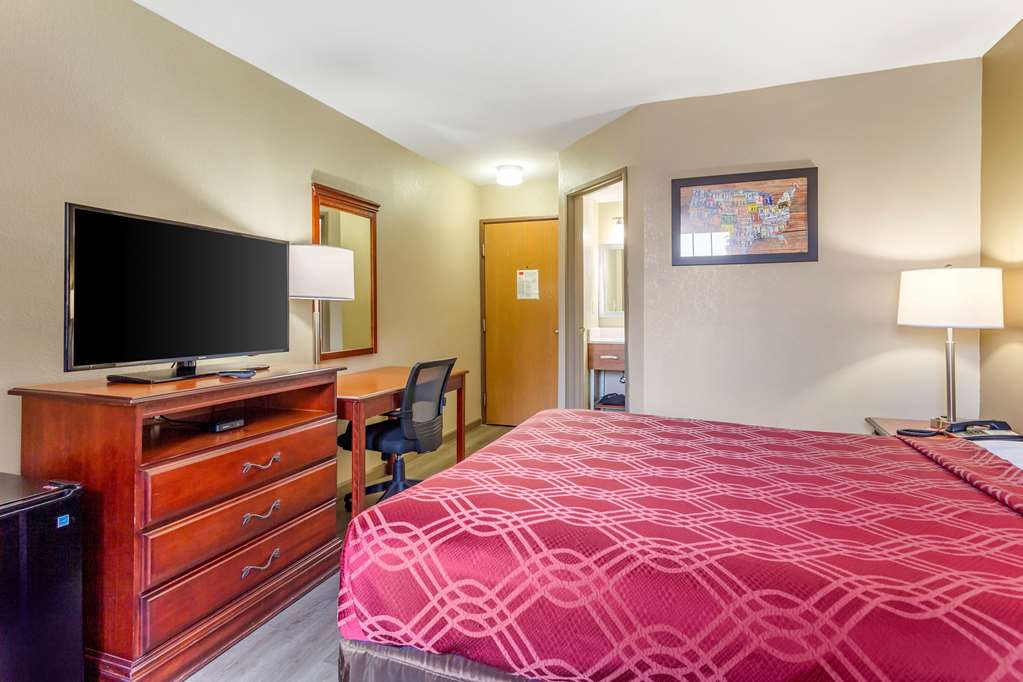 Econo Lodge Inn & Suites Dickson - photo 16