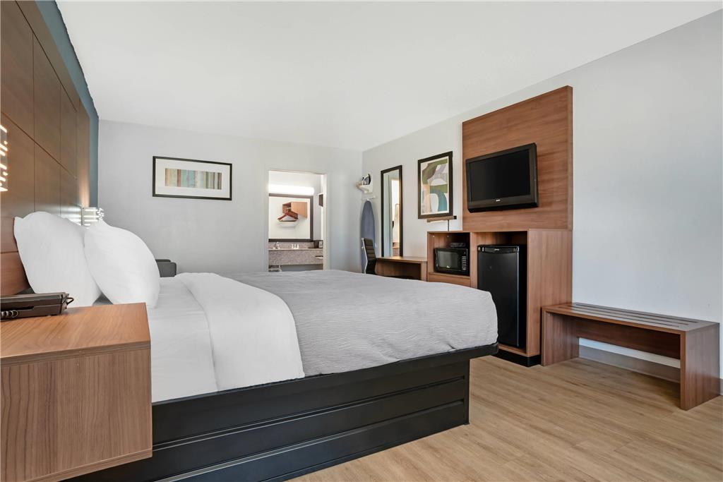 Quality Inn & Suites near Lake Eufaula - photo 7