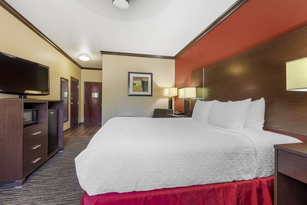 Best Western Plus Classic Inn & Suites - photo 11