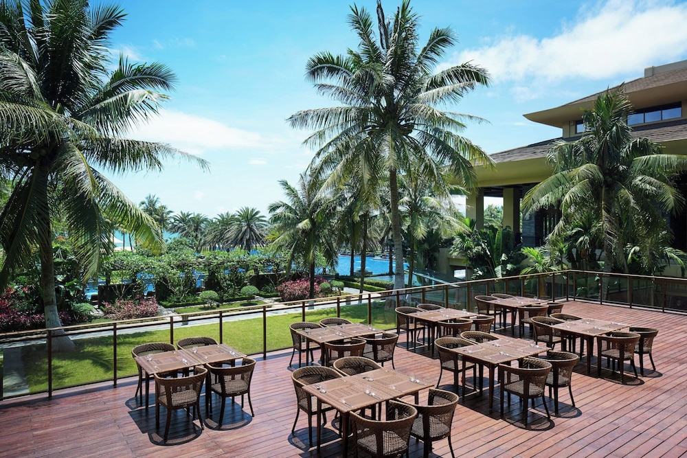 Sheraton Shenzhou Peninsula Resort — 4-Star Luxury Hotel in Qionghai, People's Republic of China