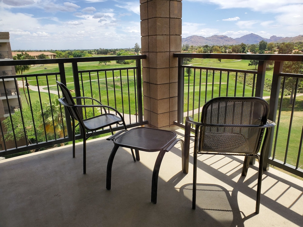 Embassy Suites by Hilton Phoenix Scottsdale - photo 25