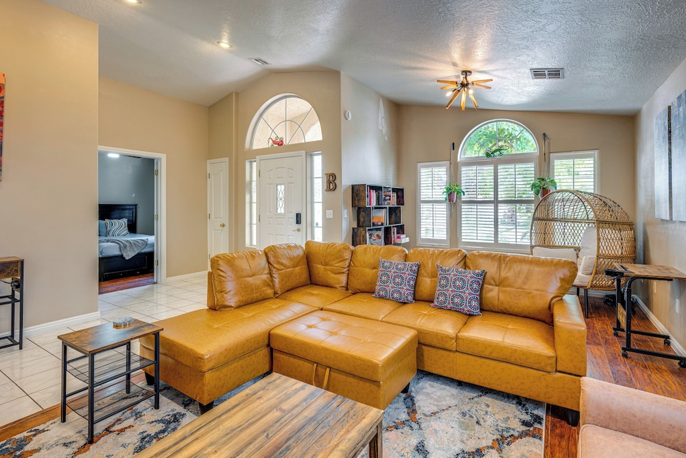 Spacious Mesquite Home 3 Mi to Golf Courses