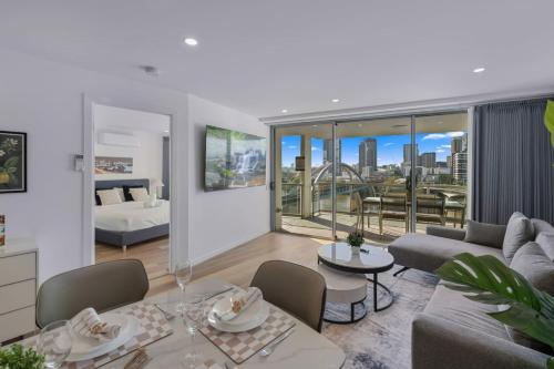 CBD Modern 3Bed Panoramic River View 2Cars and Pool — 4-Star Luxury Hotel in Brisbane, Australia