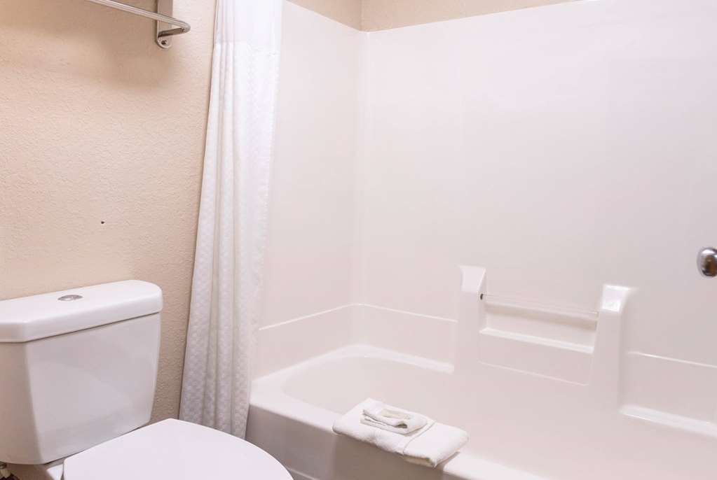 Super 8 by Wyndham Big Rapids - photo 39