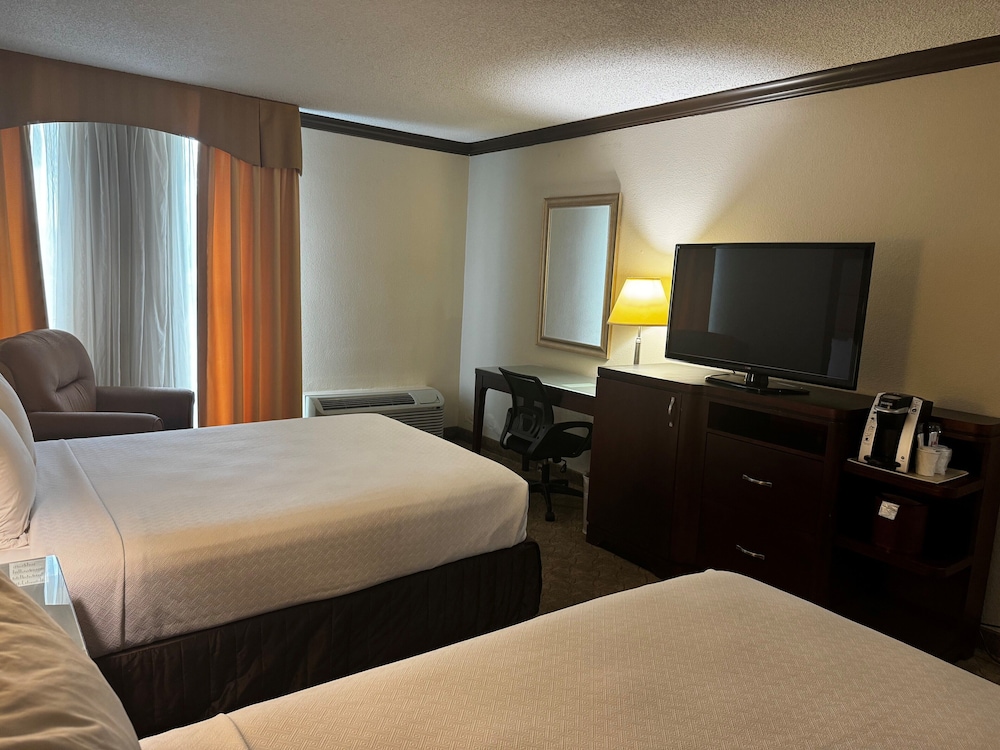 Wingate Houston near NRG Park Medical Center - photo 21