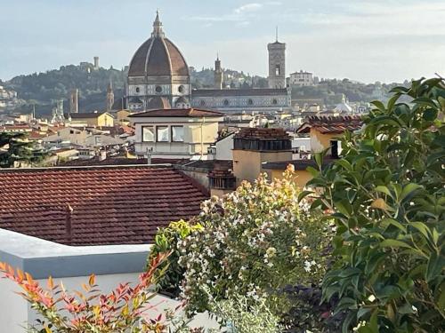 Caterina de' Medici luxury attic with terrace and parking — 4-Star Luxury Hotel in Florence, Italy