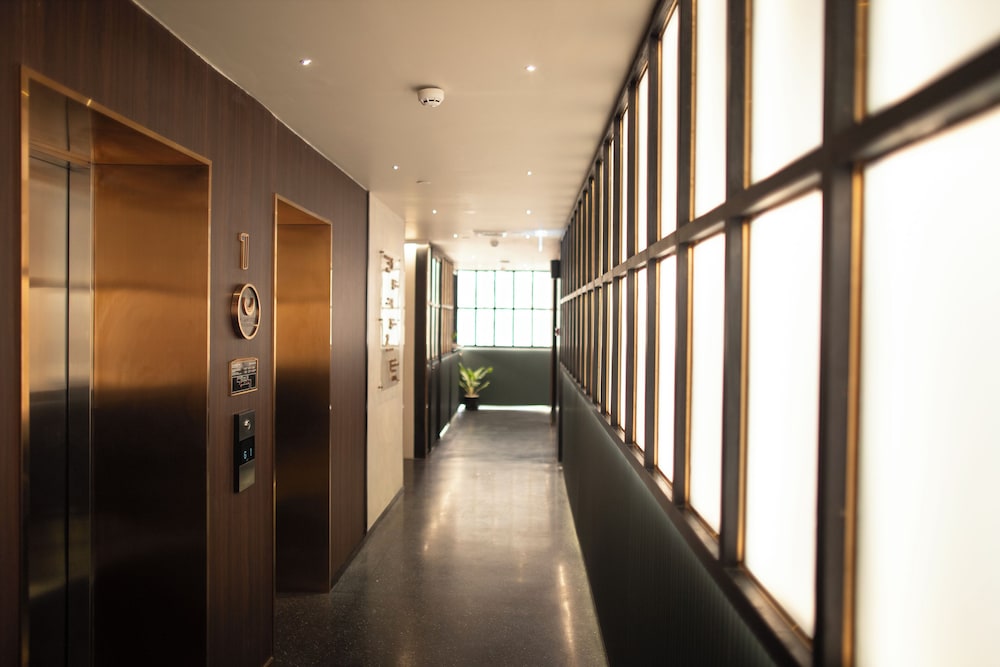 The Gravitique Hotel Khaosan