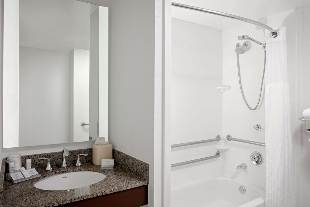 Hilton Garden Inn Atlanta Perimeter Center - photo 20