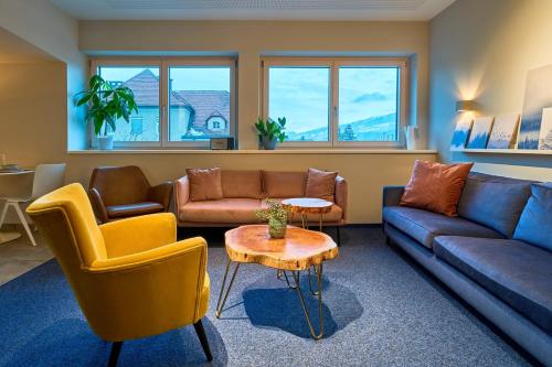 Charmante Wohnung für 2 Personen in Zentrumsnähe x Parkplatz x coworking Arbeitsplätze im Haus — 4-Star Luxury Hotel in Innsbruck, Austria