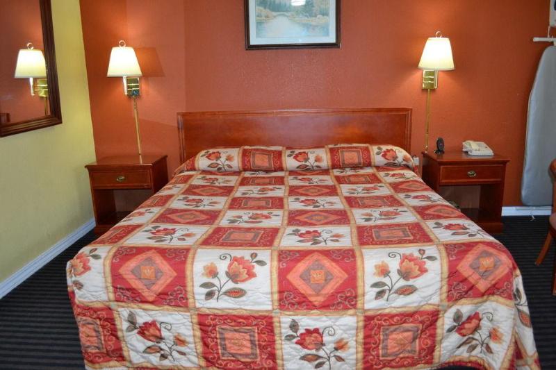 Alpha Inn & Suites - photo 10