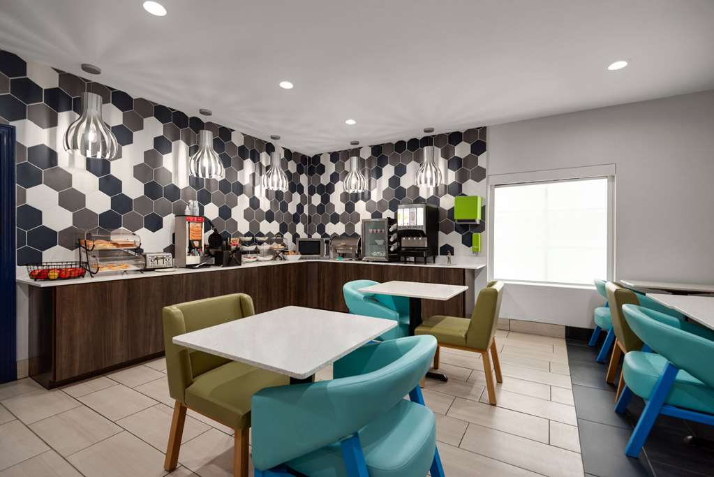 La Quinta Inn & Suites by Wyndham Gonzales LA - photo 49