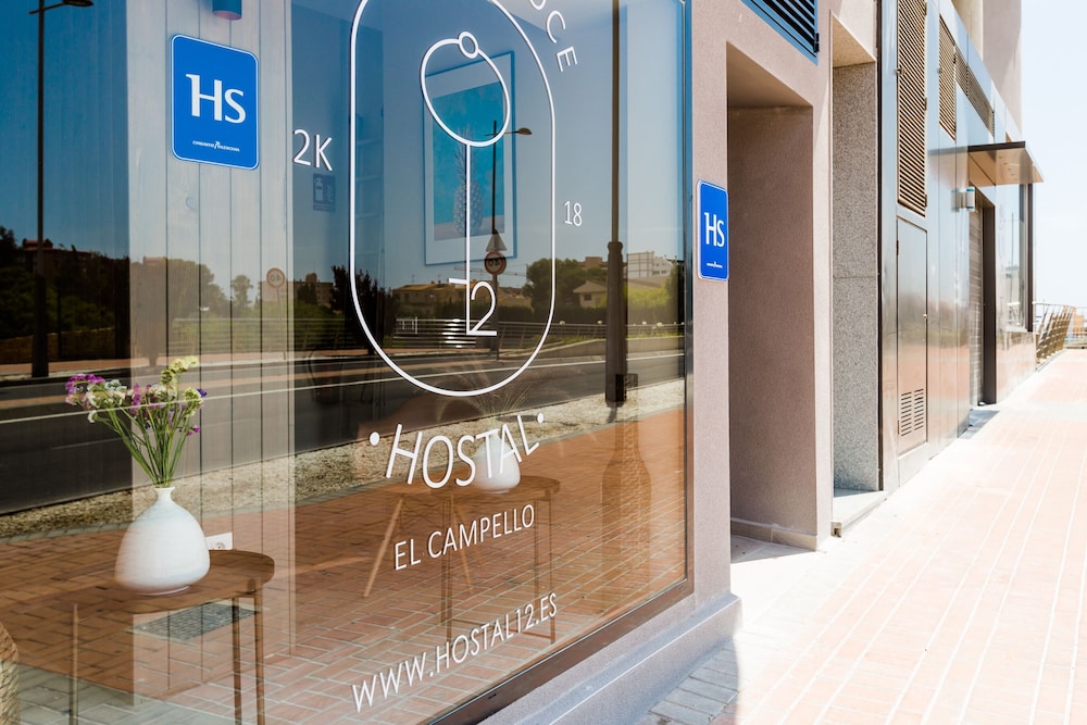 Hostal12 — hotel in Busot